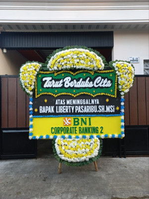 Papan Bunga Duka di Pucuk