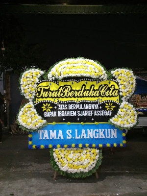 Papan Bunga Duka di Pucuk