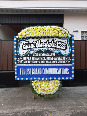 Papan Bunga Duka di Pucuk